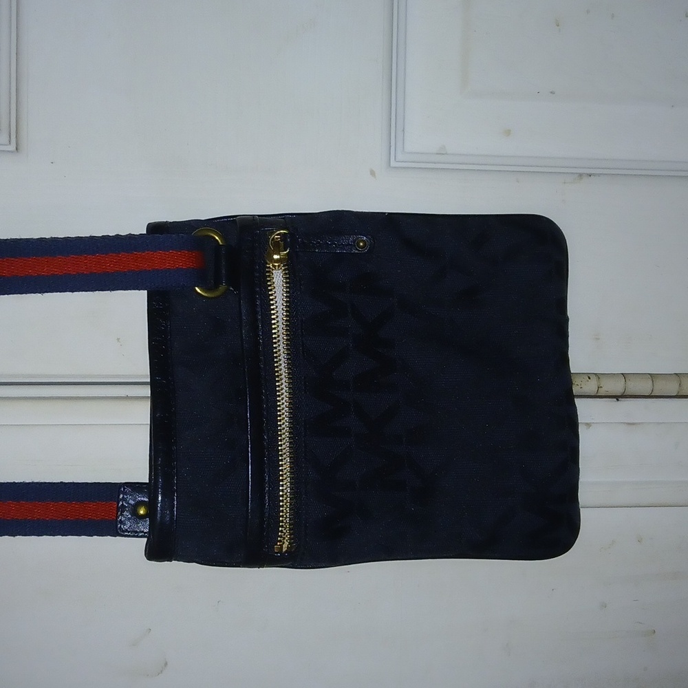 Adorable Minimalist Michael Kors Crossbody